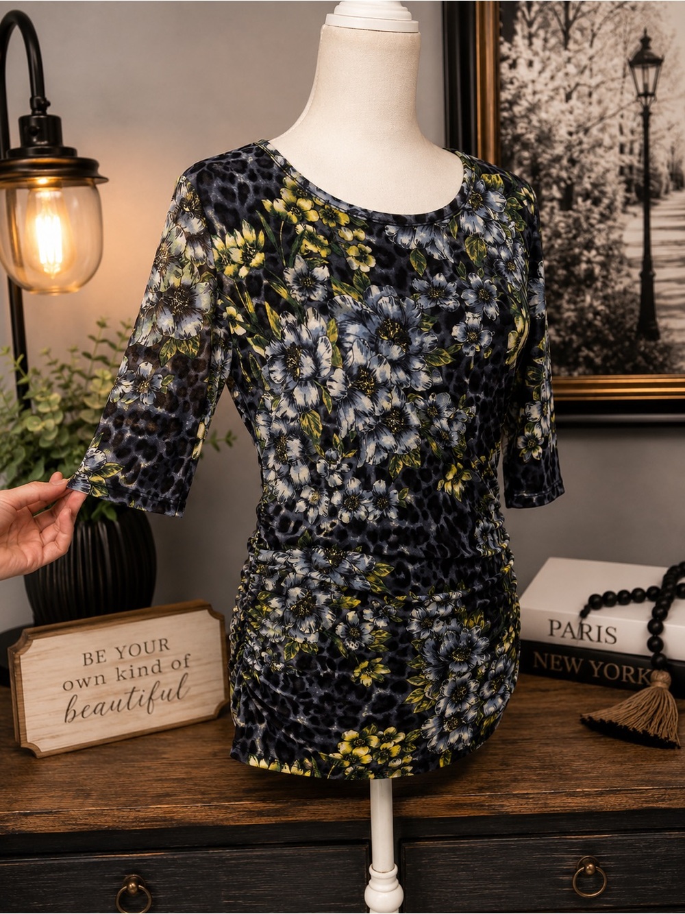 White House Black Market Navy Floral Scoop Neck Ruched Short Sleeve Top